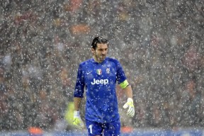 开云APP-霍勒迪末节封神！活塞窒息防守让文班亚马迷失圣城