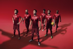 开云官网-老鹰完胜火箭，库里成为关键先生，一场战术与意志的胜利