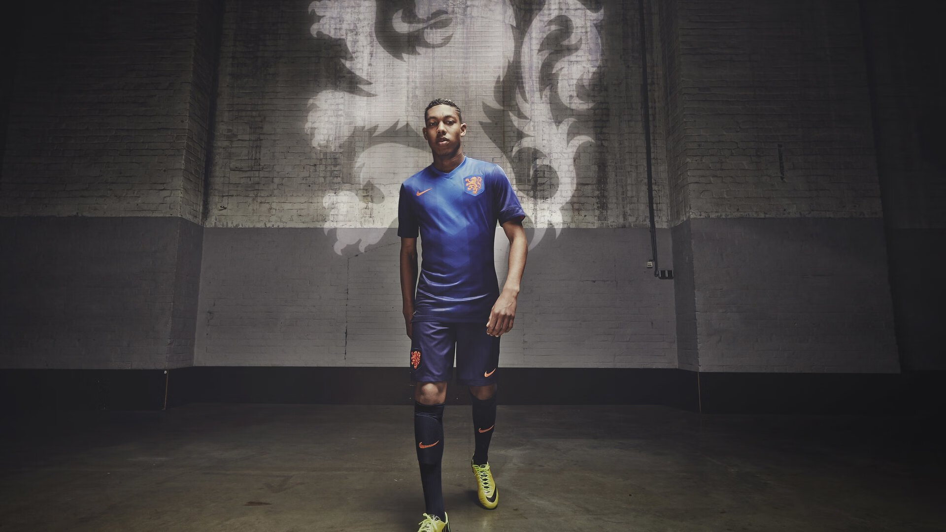 黄喜灿闪耀全场,智利式铁血粉碎巴萨传控神话